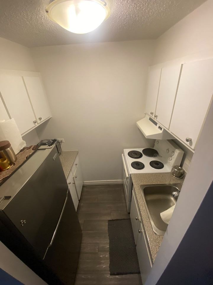 1350 Rue du Fort #805 - Photo 3 of 9