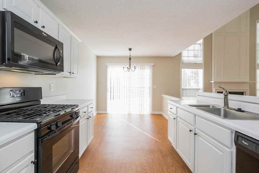 421 Citronelle Dr - Photo 7 of 16