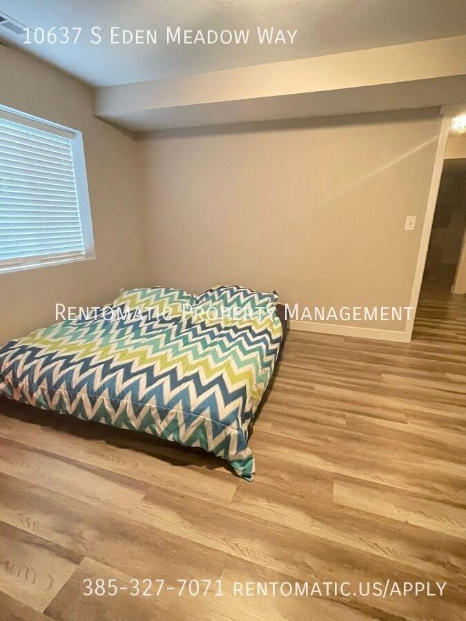 10637 S Eden Meadow Way - Photo 2 of 16
