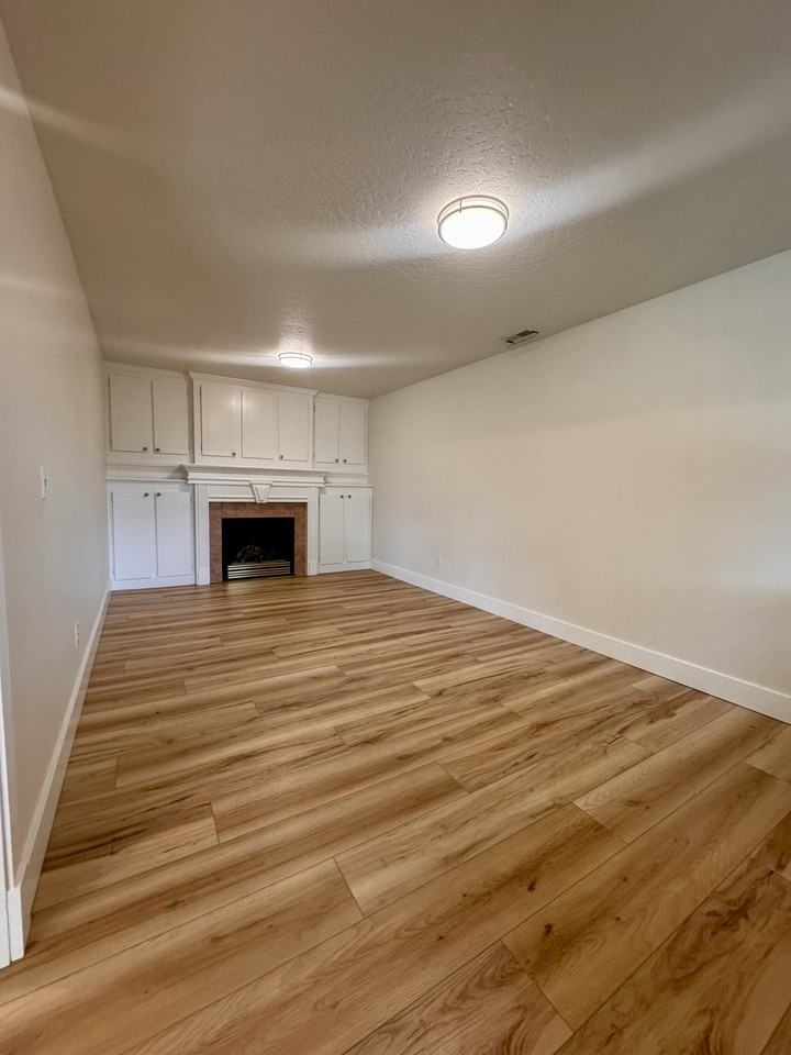 1349 Tennessee Dr #1 - Photo 4 of 16