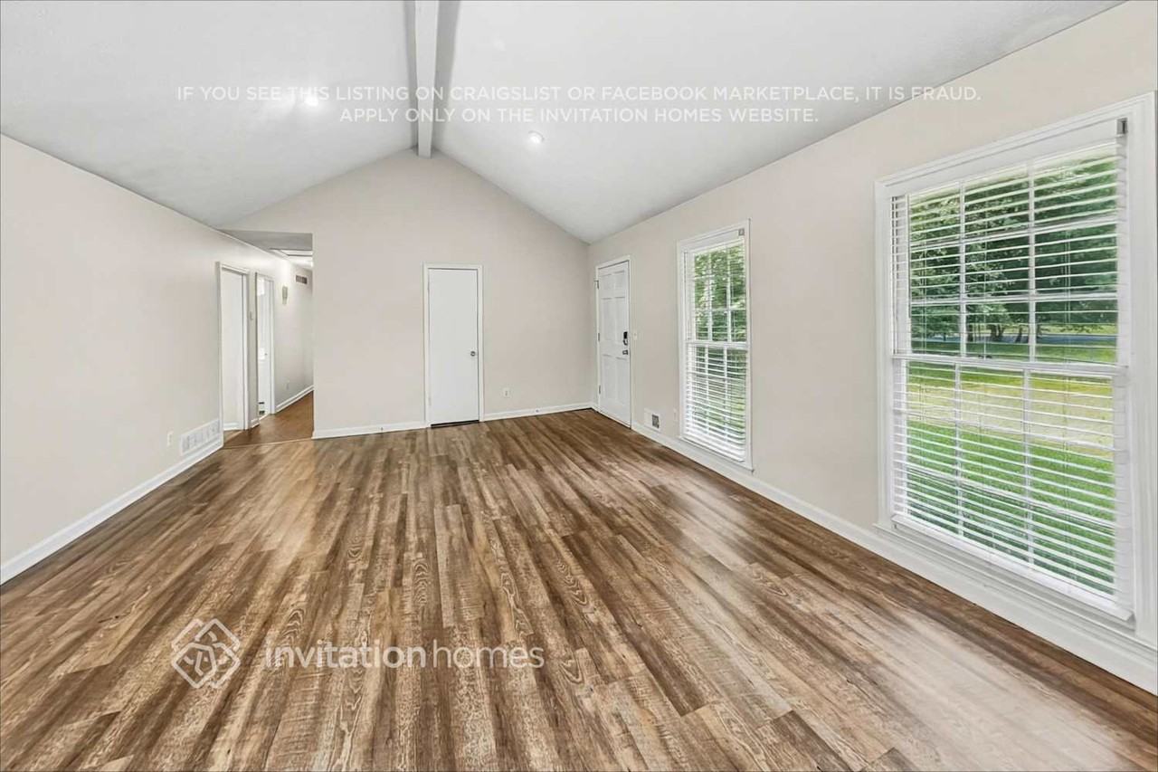 1379 Hidden Cir - Photo 5 of 21