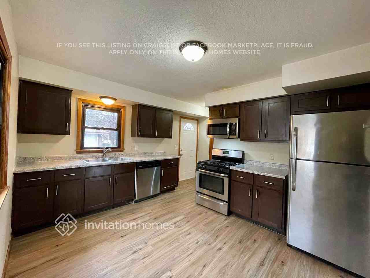 6680 Anoka St Ne - Photo 3 of 9