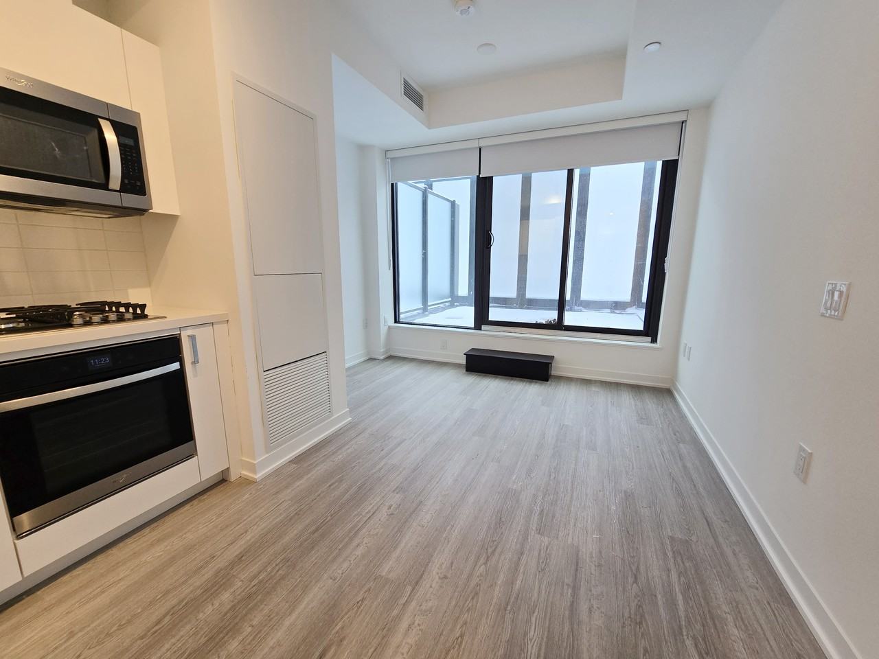 195 McCaul Street #807 - Photo 7 of 11