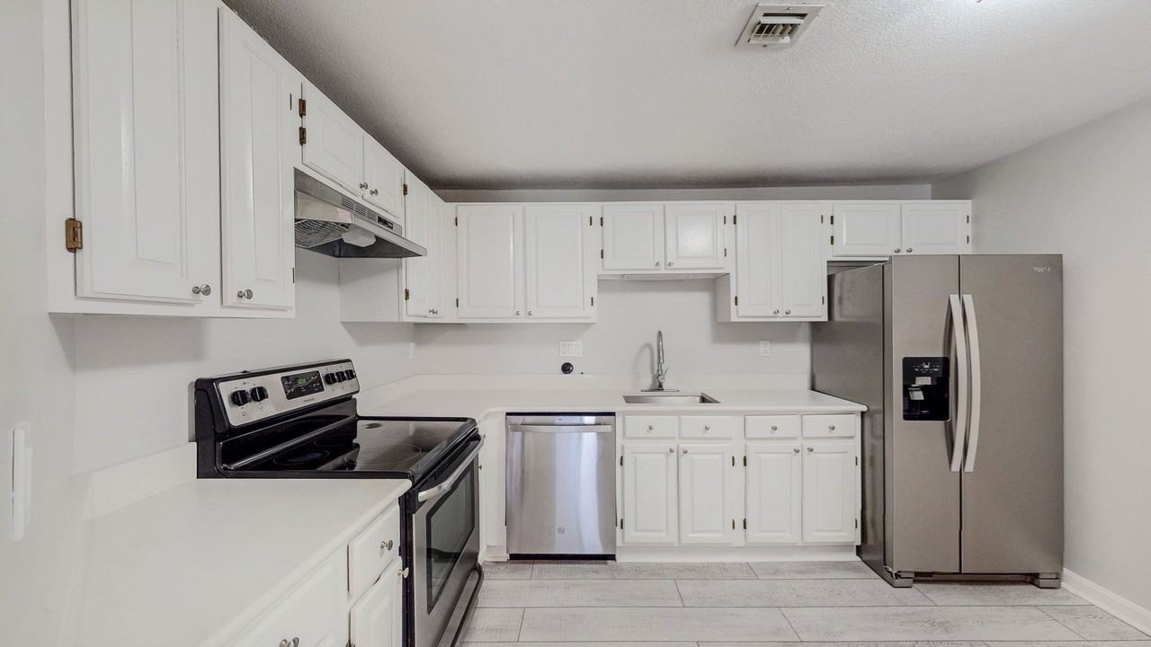 8 Ledgewood Way #10 - Photo 3 of 17