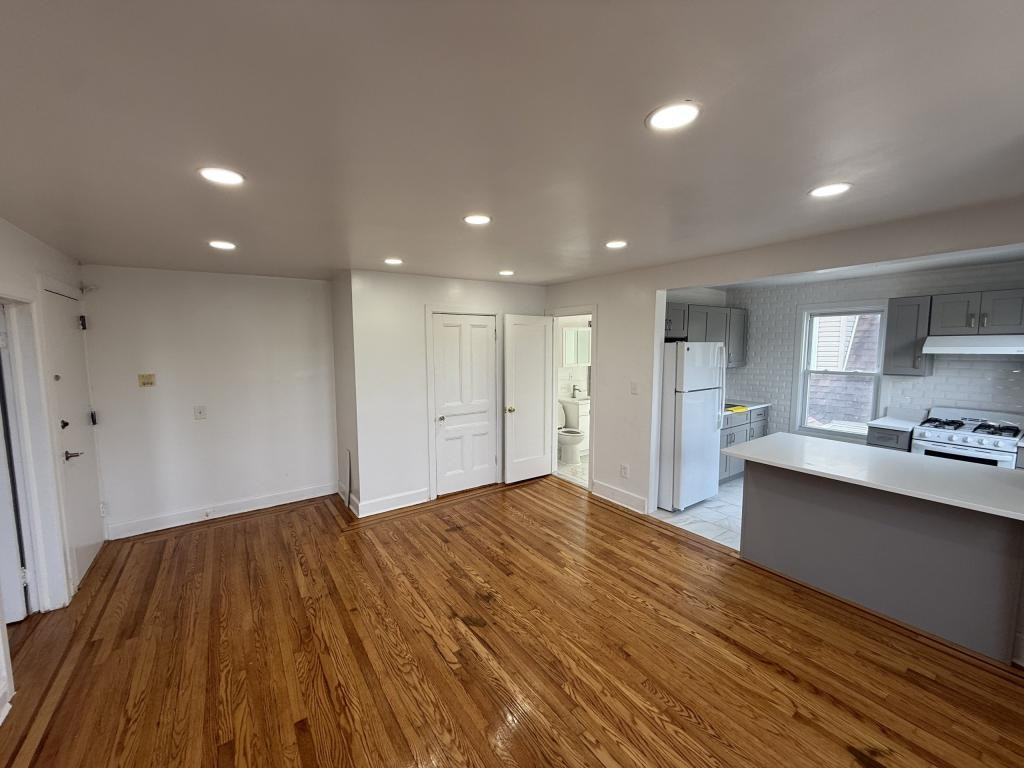 596 Warburton Ave - Photo 2 of 11