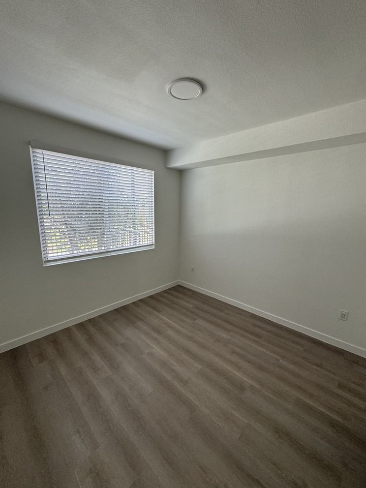 570 North Biscayne River Drive #B2 - Photo 4 of 23