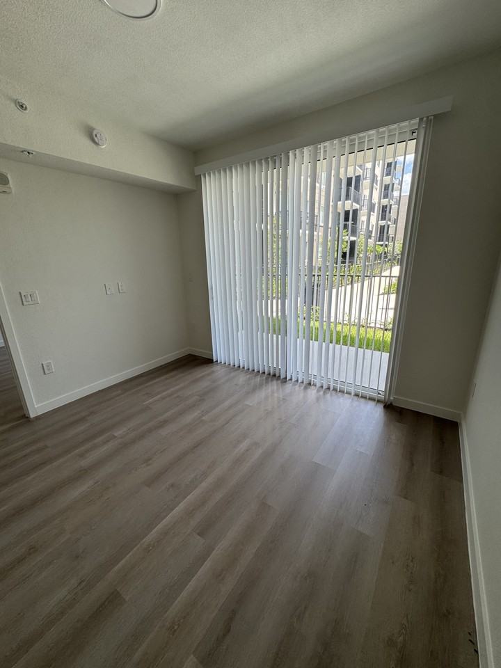 570 North Biscayne River Drive #B2 - Photo 5 of 23