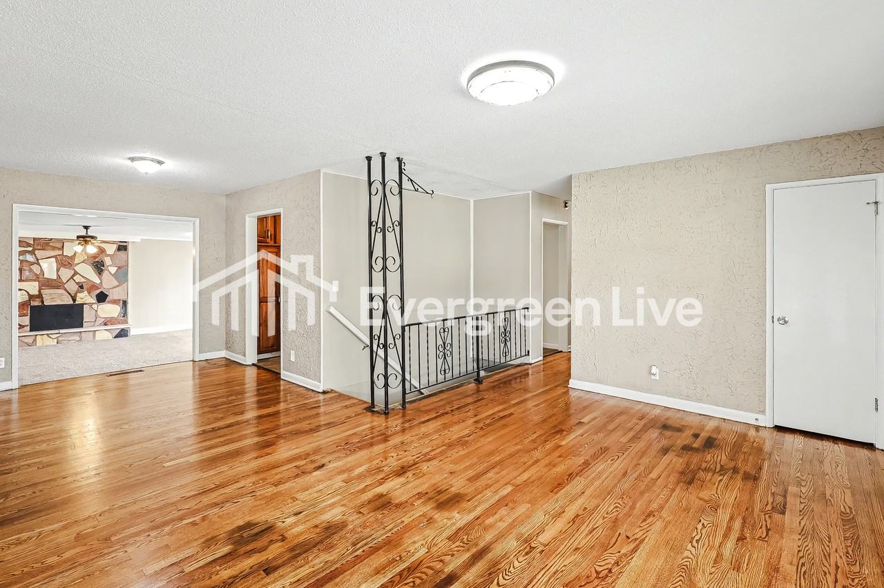 509 N 80th Ter - Photo 3 of 15