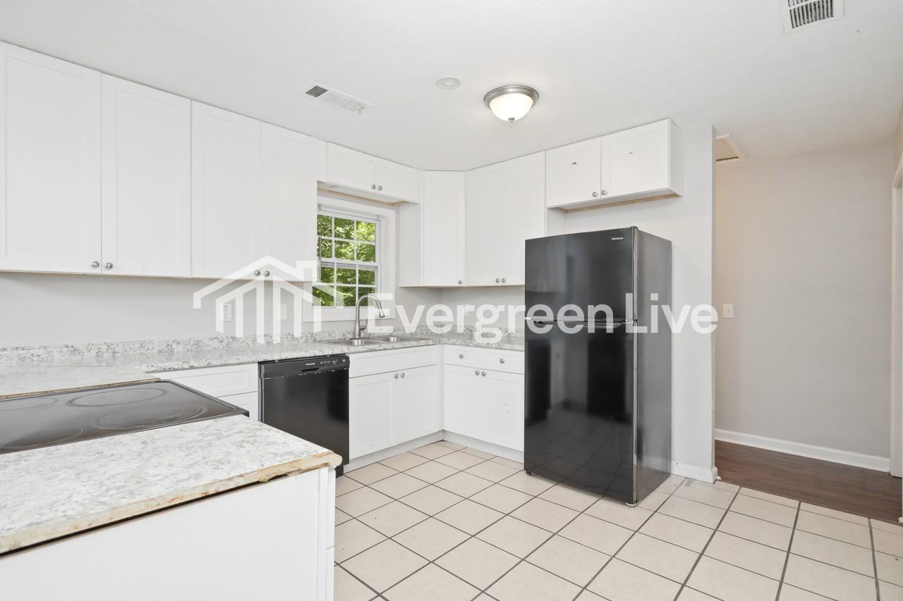 4425 Marjorie Rd - Photo 4 of 15