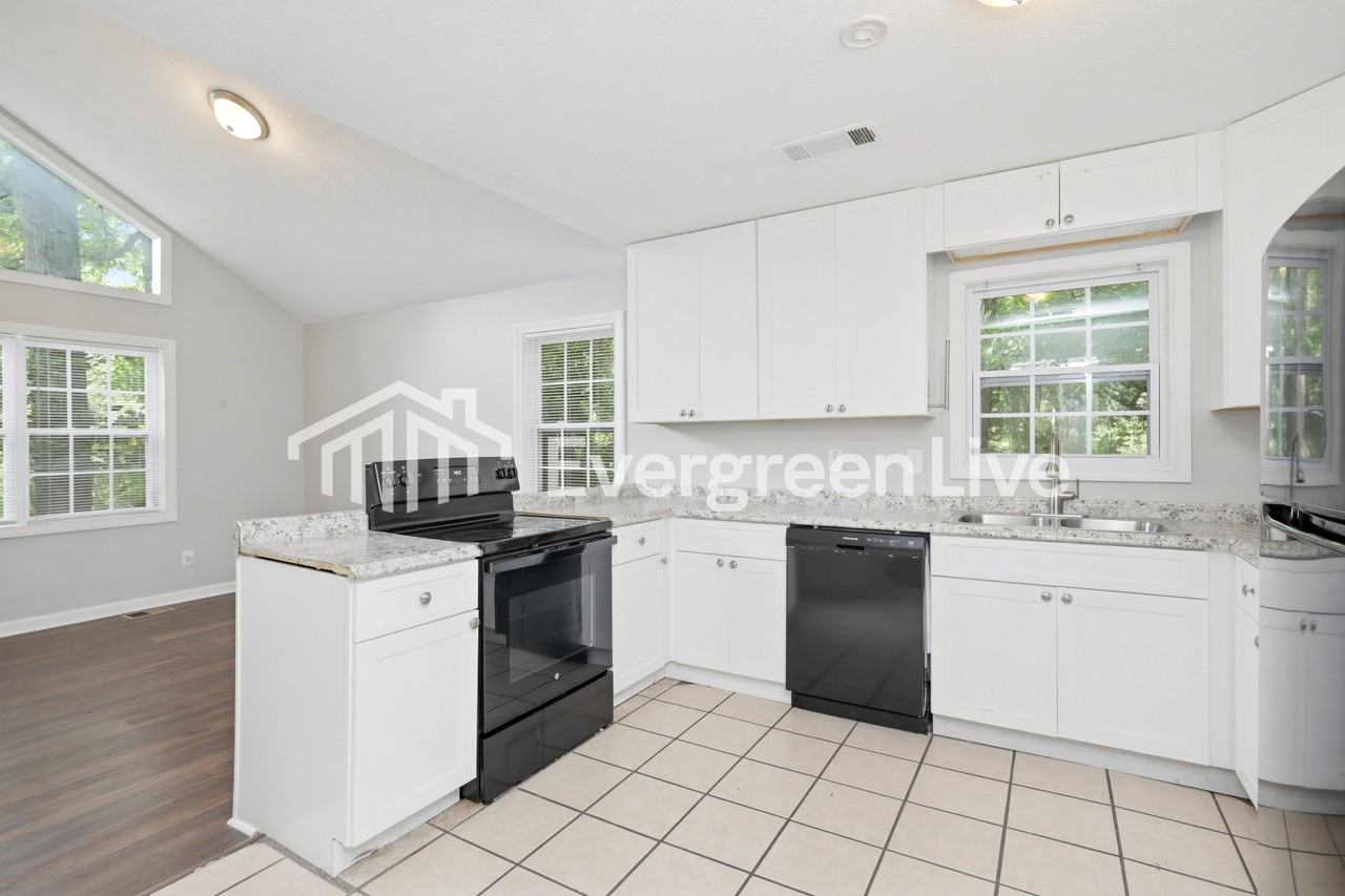 4425 Marjorie Rd - Photo 5 of 15