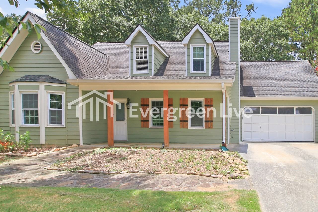 2255 Huntington Dr - Photo 2 of 15