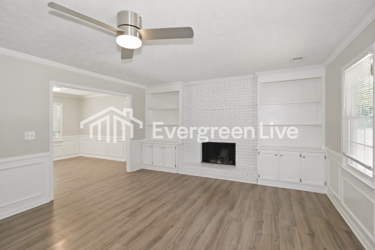2255 Huntington Dr - Photo 4 of 15
