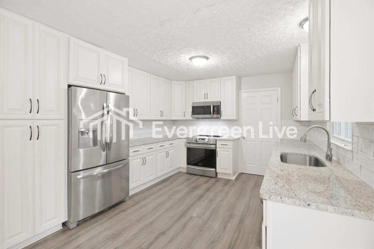 2255 Huntington Dr - Photo 6 of 15
