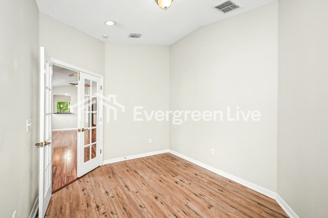 9810 Edmonton Dr - Photo 6 of 15