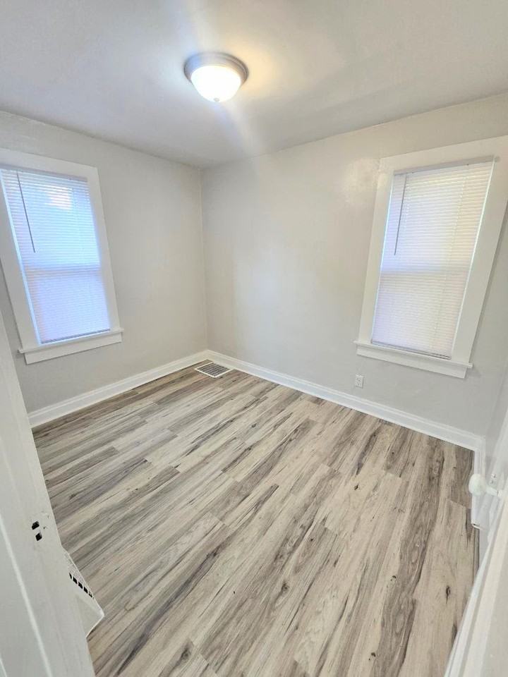 1822 Tecumseh St #1 - Photo 6 of 11