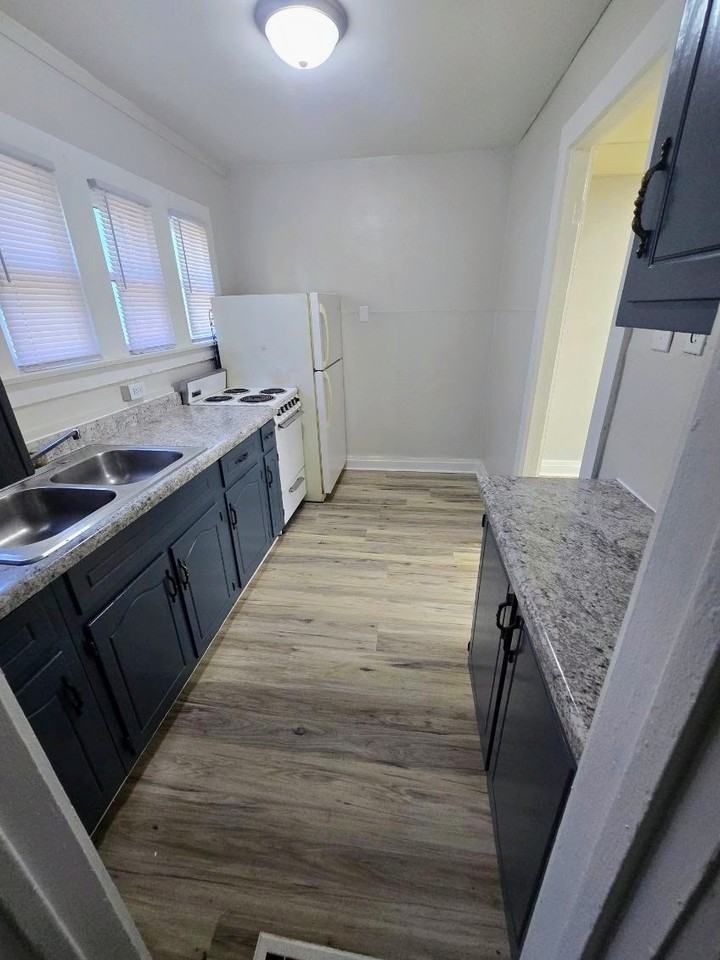 1822 Tecumseh St #1 - Photo 7 of 11