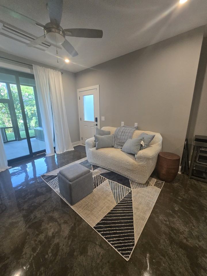 1113 Ozark St #B - Photo 3 of 19