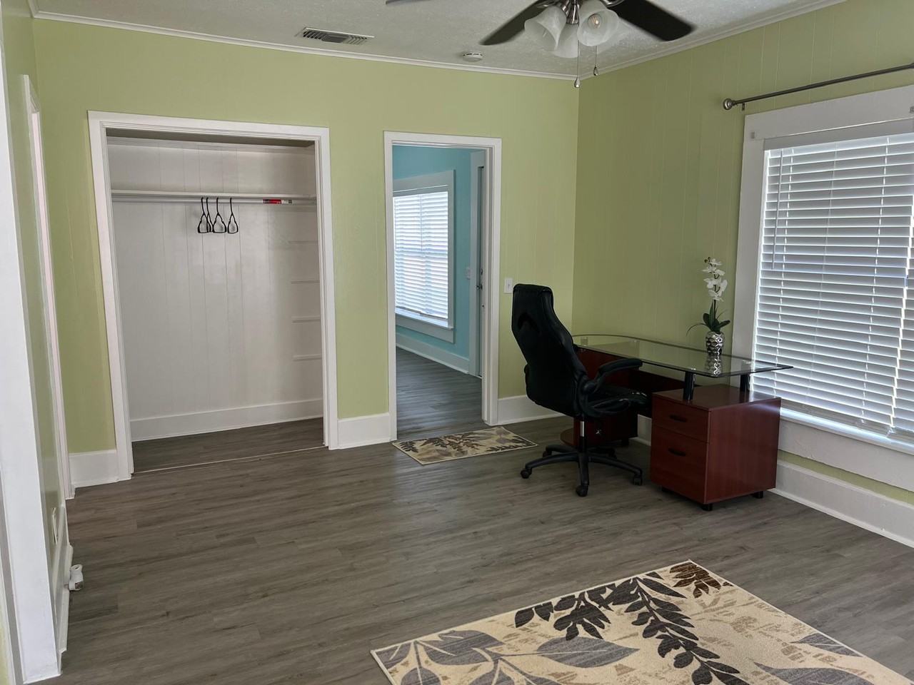 902 S KaufmanStreet - Photo 4 of 22