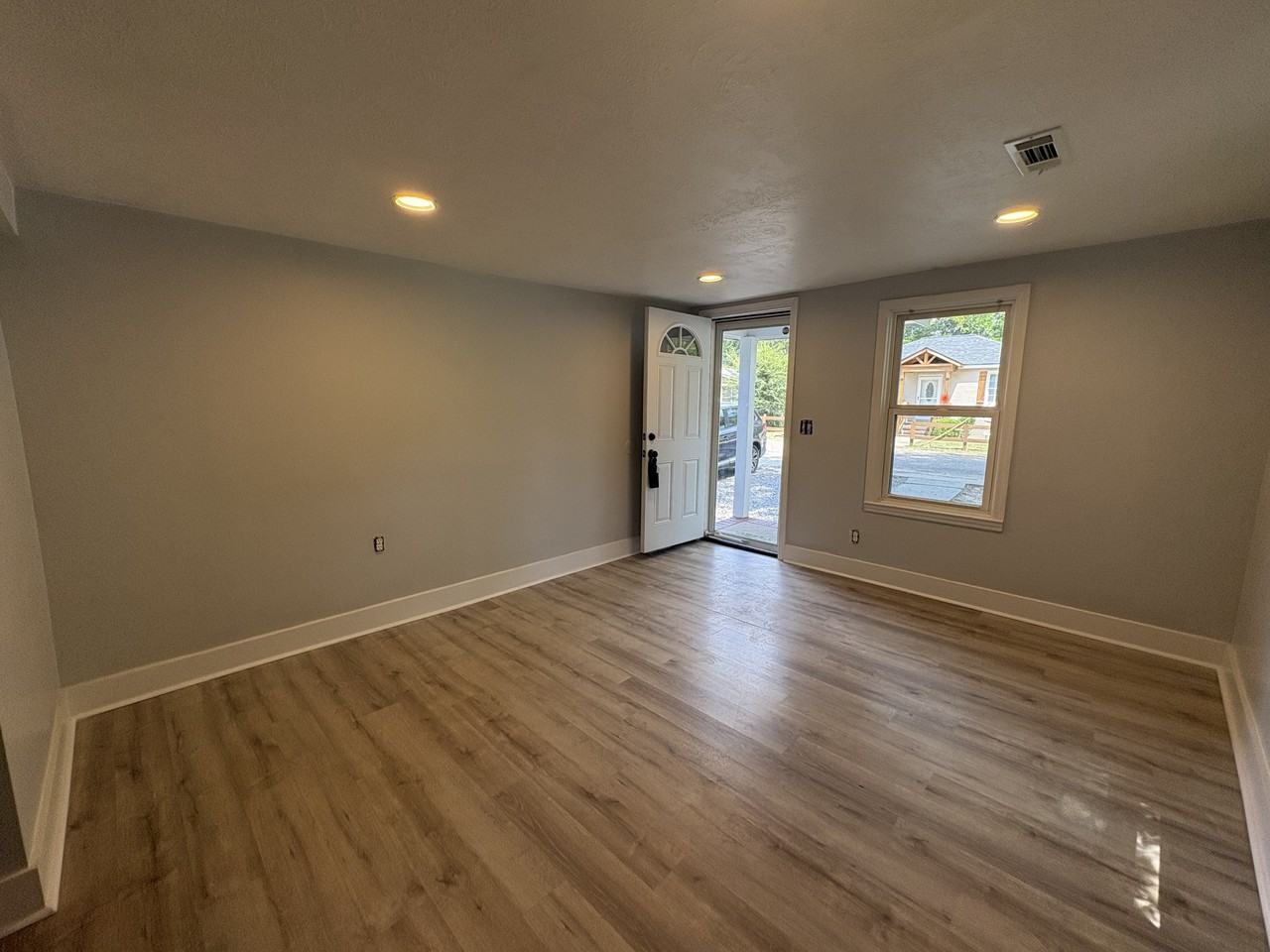 241 Cherokee St Se - Photo 5 of 13