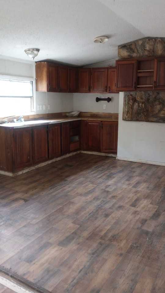 667 Lakewood Dr - Photo 2 of 3