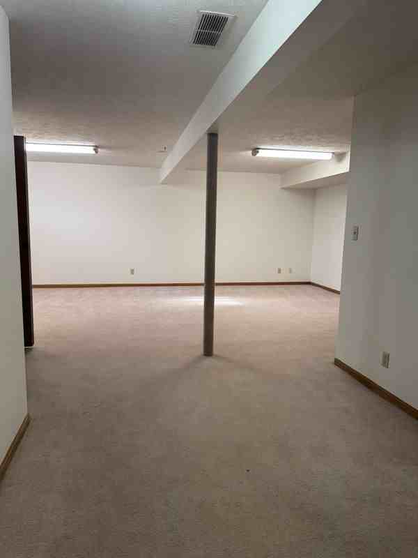 5701 S 52nd St - Photo 4 of 25