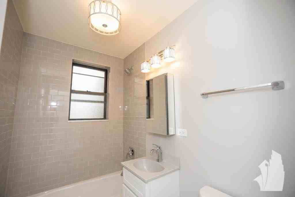 2647 N Spaulding Ave - Photo 5 of 10