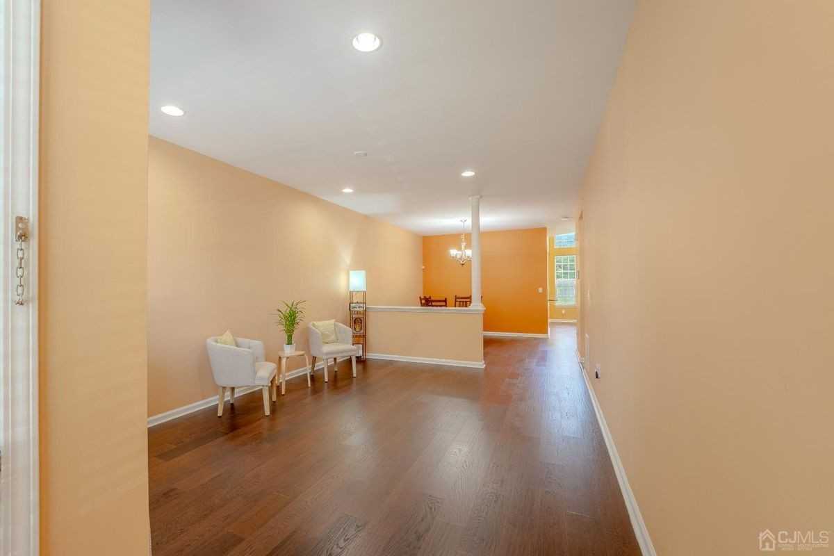 2474 Canterbury Ln - Photo 5 of 48