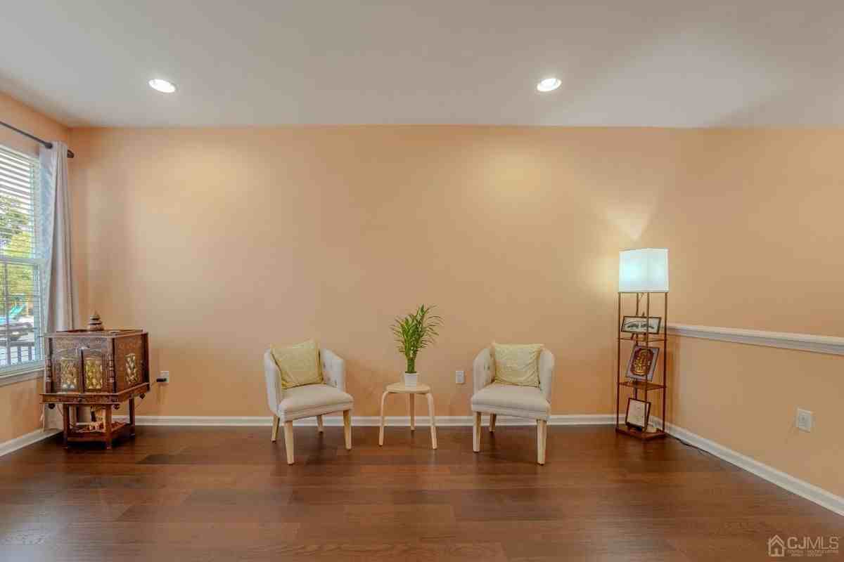 2474 Canterbury Ln - Photo 6 of 48