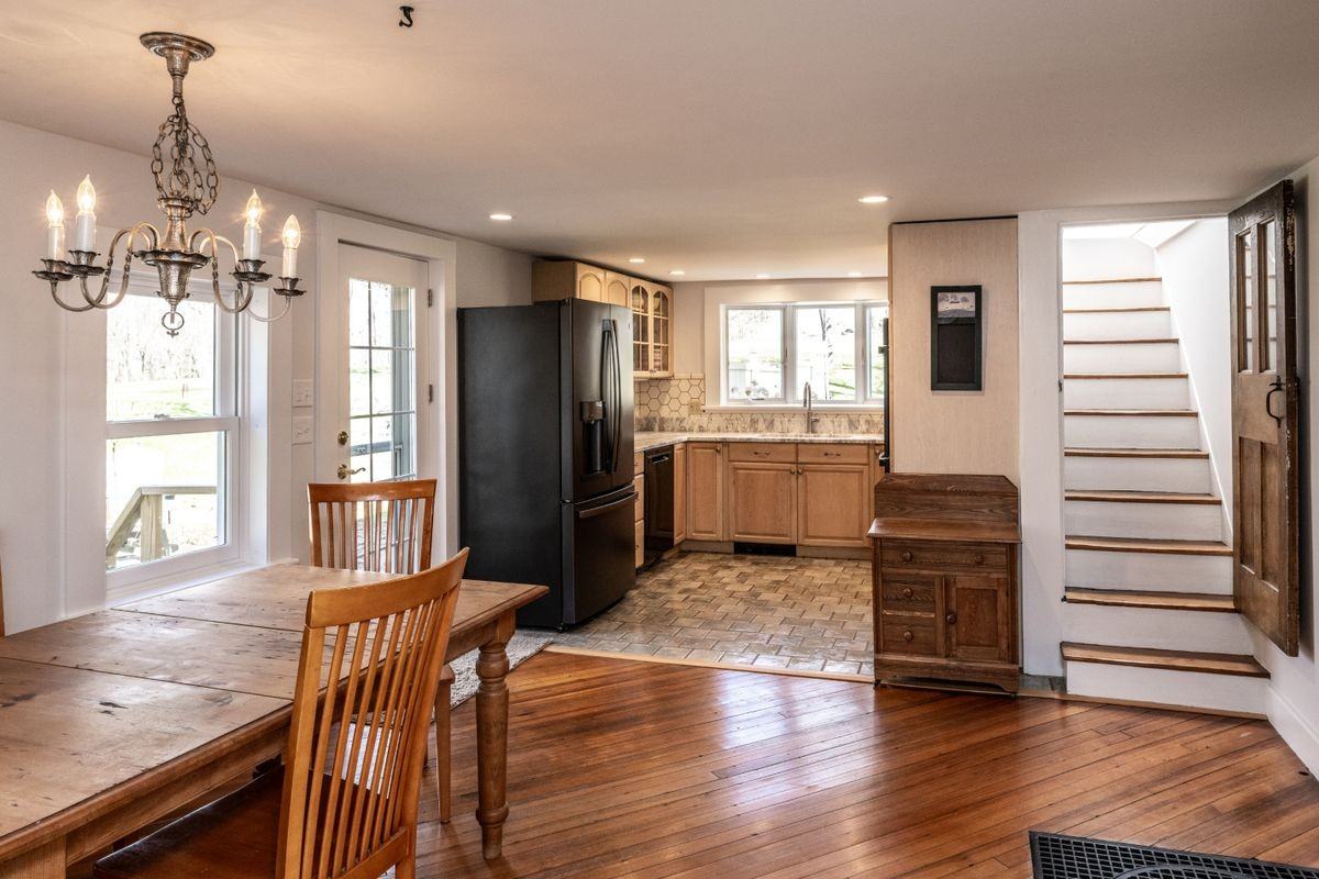 163 East St - Photo 5 of 9