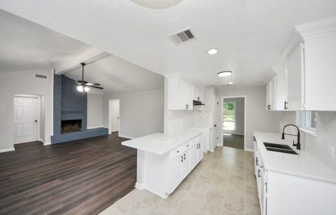 10602 Raydell Dr - Photo 4 of 22