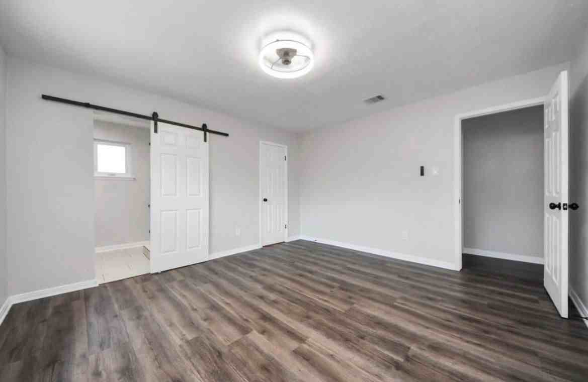 10602 Raydell Dr - Photo 7 of 22