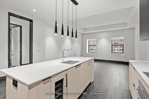 featured image of 2 Avenue Road #1402