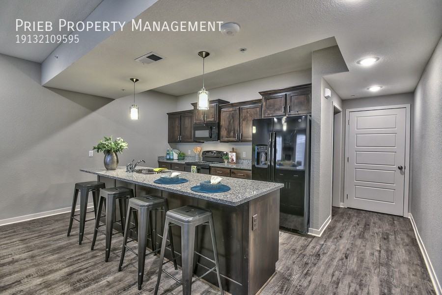 12307 S Chelsea St #102 - Photo 5 of 18