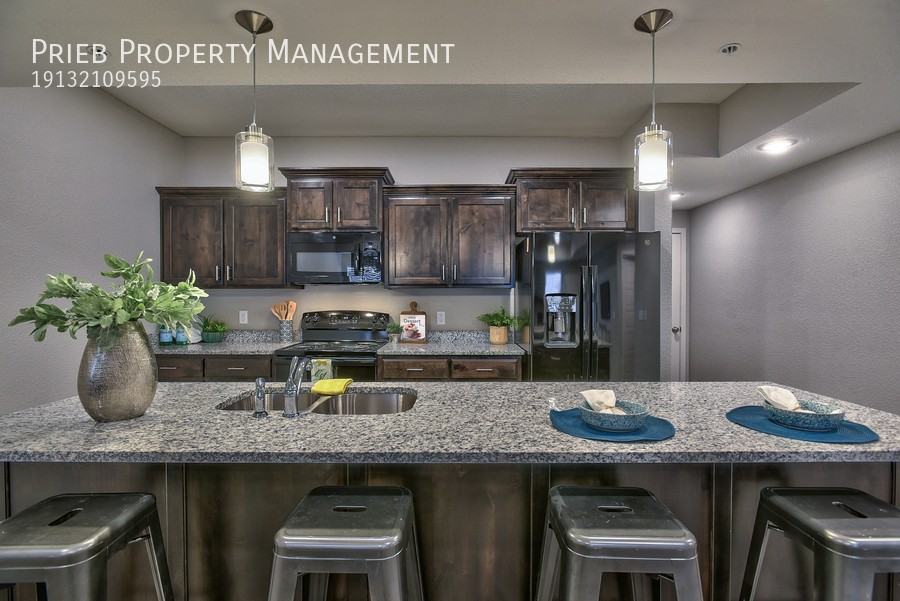 12307 S Chelsea St #102 - Photo 6 of 18