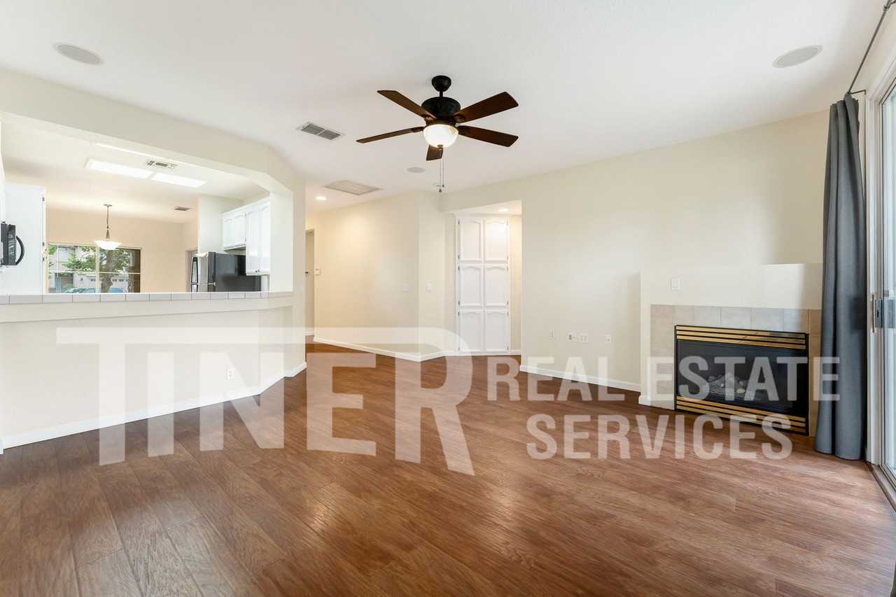 149 Canberra Ct - Photo 3 of 24