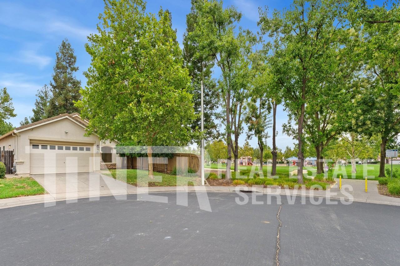 149 Canberra Ct - Photo 6 of 24