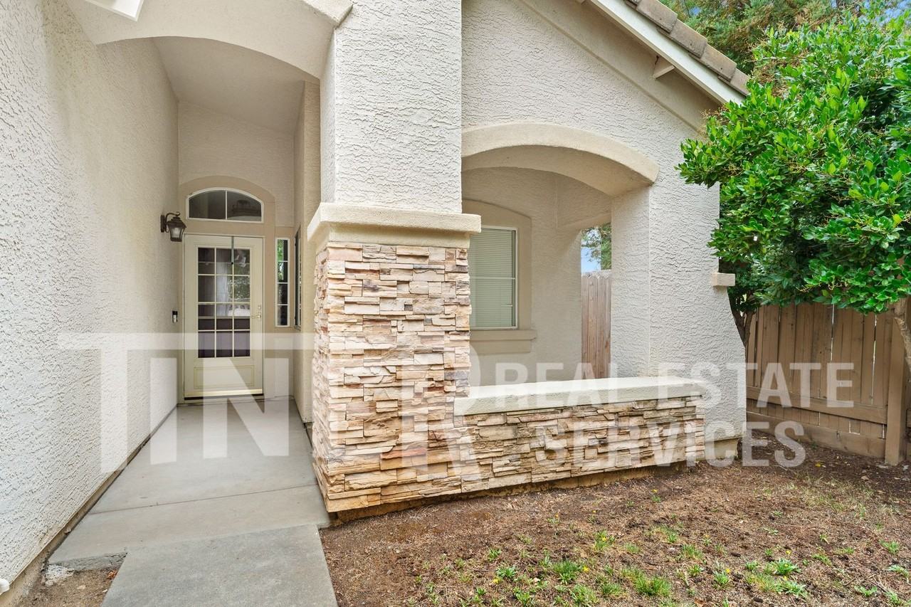 149 Canberra Ct - Photo 7 of 24
