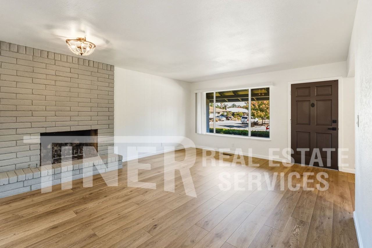 7400 Mooncrest Way - Photo 2 of 22