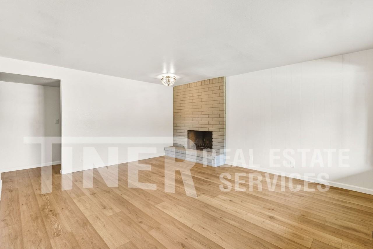 7400 Mooncrest Way - Photo 3 of 22