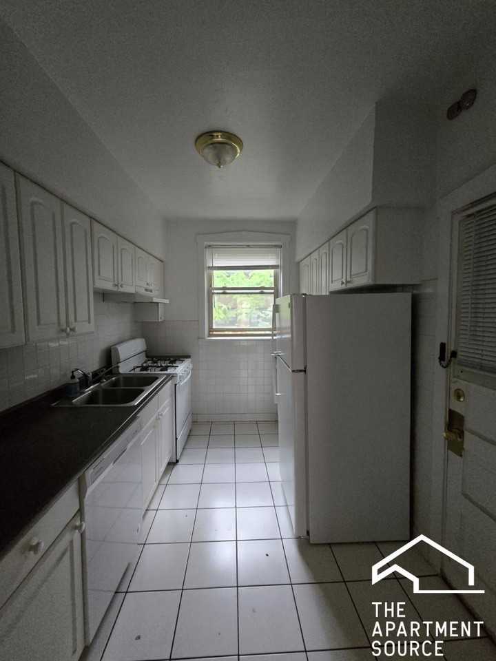 828 Reba Pl #2S - Photo 2 of 10