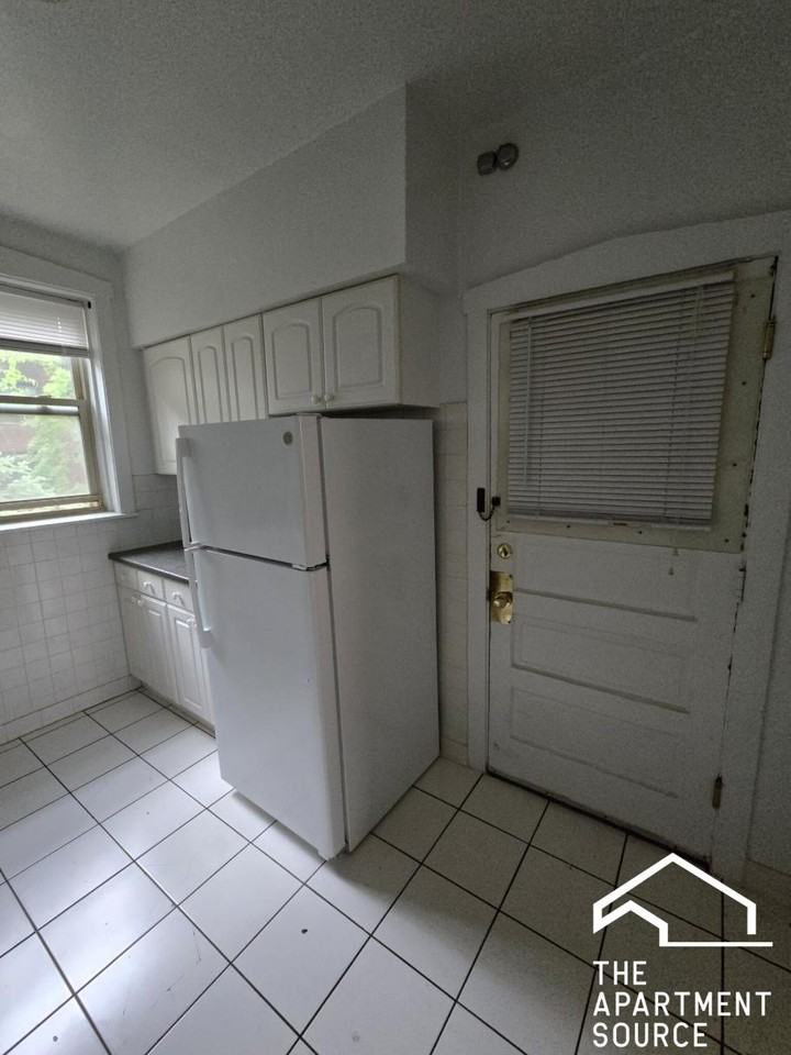 828 Reba Pl #2S - Photo 4 of 10