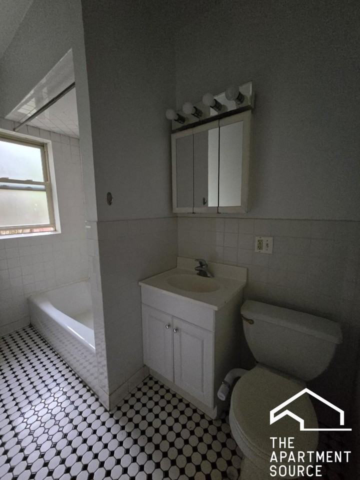 828 Reba Pl #2S - Photo 5 of 10