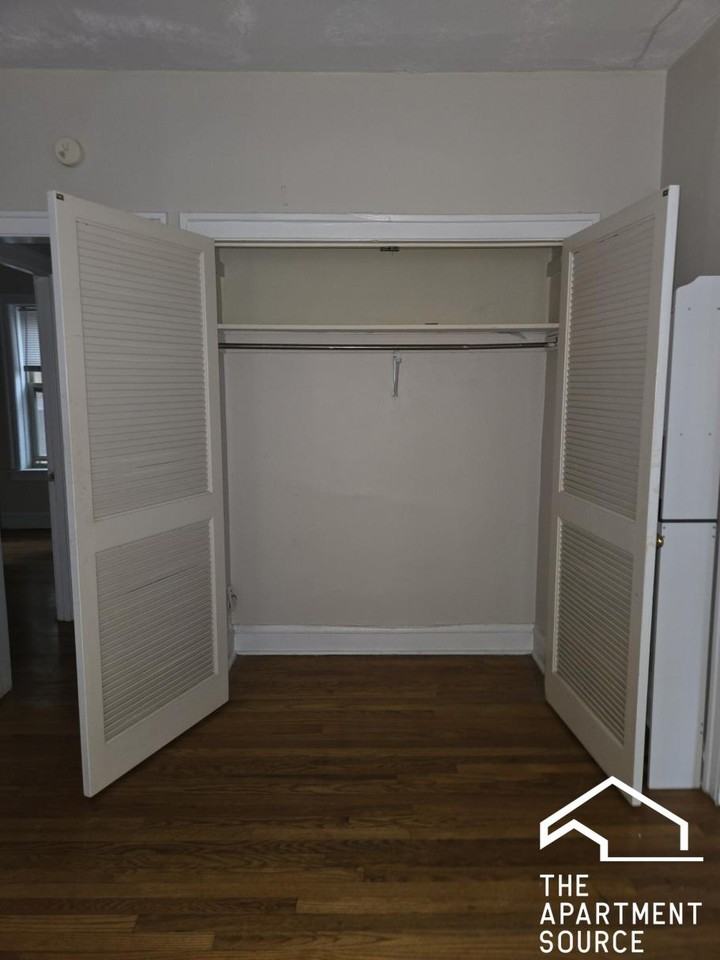 828 Reba Pl #2S - Photo 6 of 10