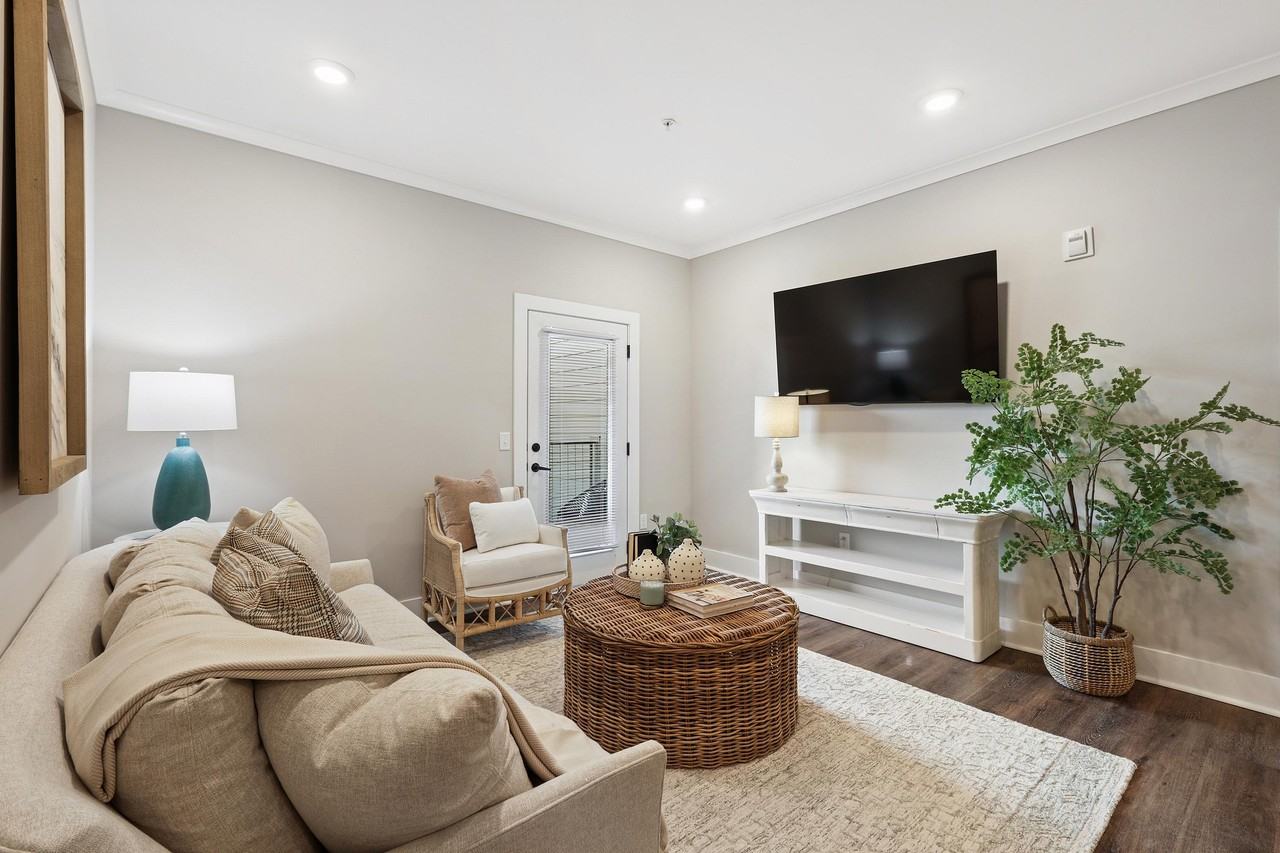 Pointe Grand Daytona - Photo 4 of 29