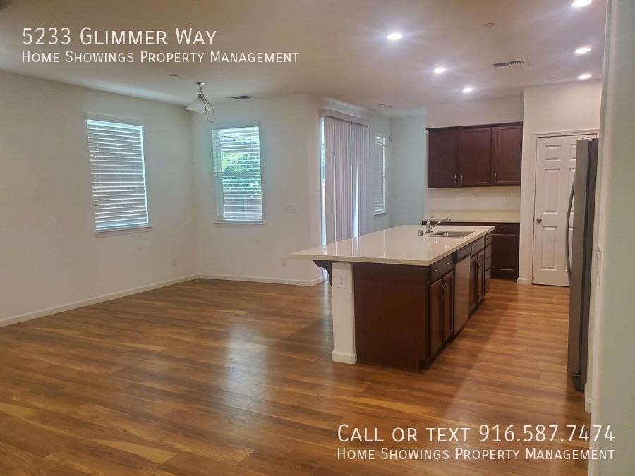 5233 Glimmer Way - Photo 2 of 9