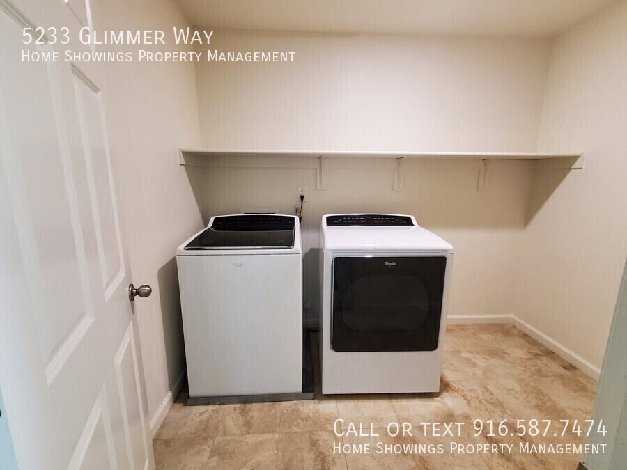 5233 Glimmer Way - Photo 3 of 9