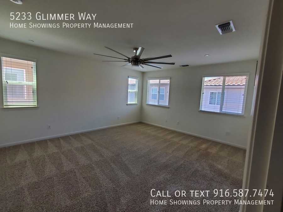 5233 Glimmer Way - Photo 5 of 9
