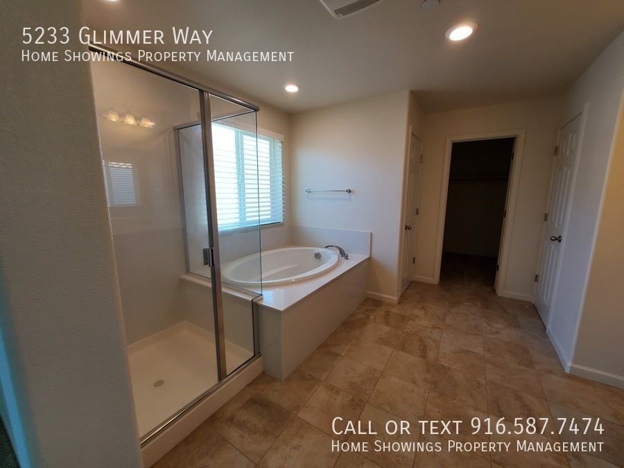 5233 Glimmer Way - Photo 6 of 9