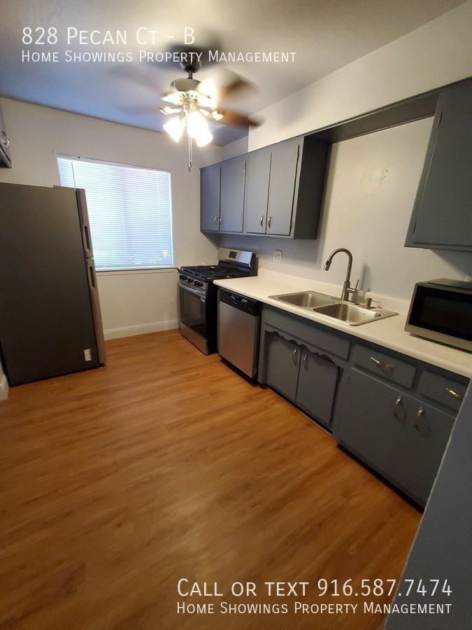 828 Pecan St #B - Photo 2 of 5