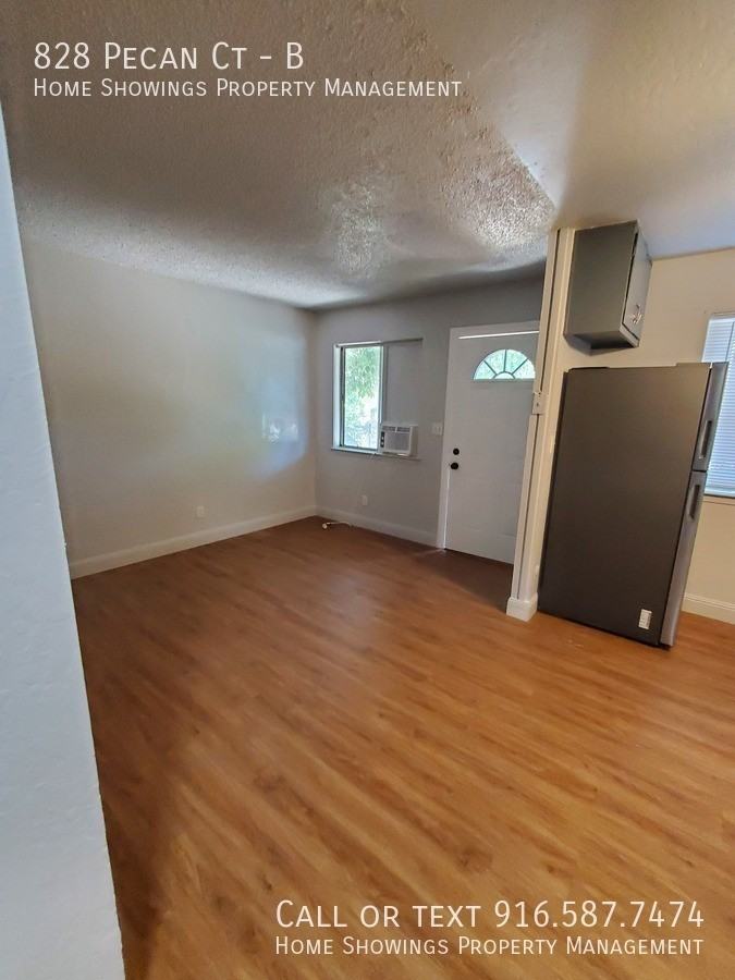 828 Pecan St #B - Photo 3 of 5